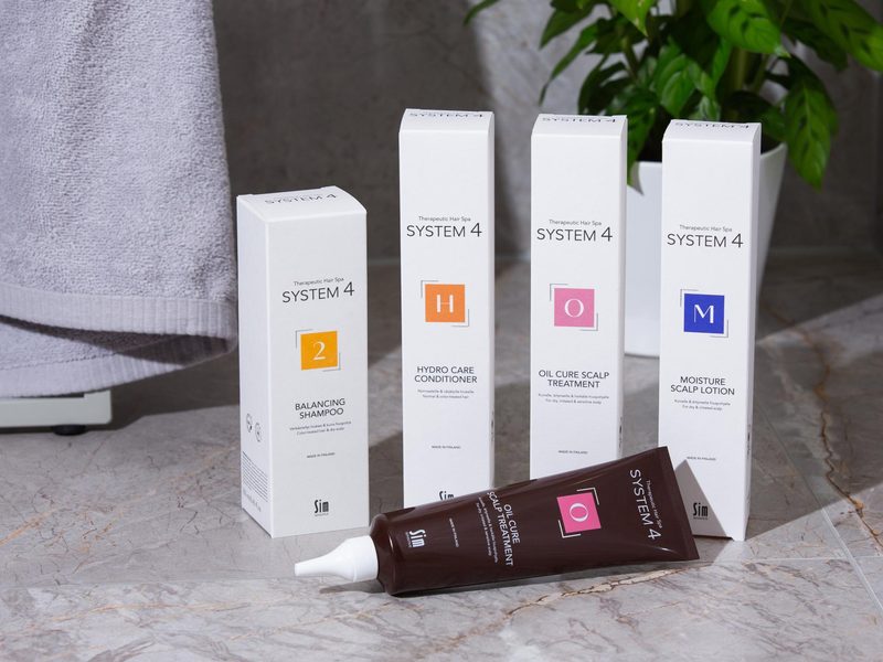 System 4 Balancing Shampoo, Hydro Care Conditioner, Oil Cure Scalp Treatment och Moisture Scalp Lotion